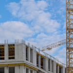 Azienda costruzione palazzi a Napoli durante la realizzazione di un edificio multipiano moderno