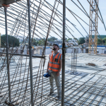 Azienda costruzione palazzi a Napoli durante la realizzazione di un edificio multipiano moderno